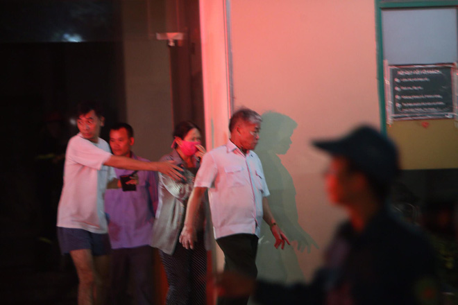 Hà Nội: Cháy nhà chung cư trên đường Trần Thái Tông, nhiều cư dân hoảng loạn tháo chạy